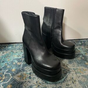 Steve Madden Black Platform Boots